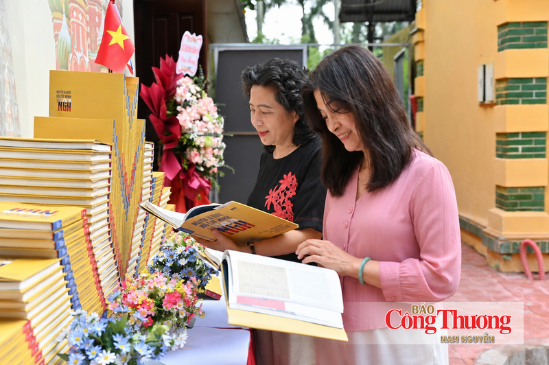 Văn hóa đọc không chỉ phục vụ mục tiêu nâng cao chuyên môn mà còn đang từng bước trở thành nền tảng xây dựng đội ngũ cán bộ có tư duy hiện đại, có trách nhiệm và có bản lĩnh chính trị vững vàng.