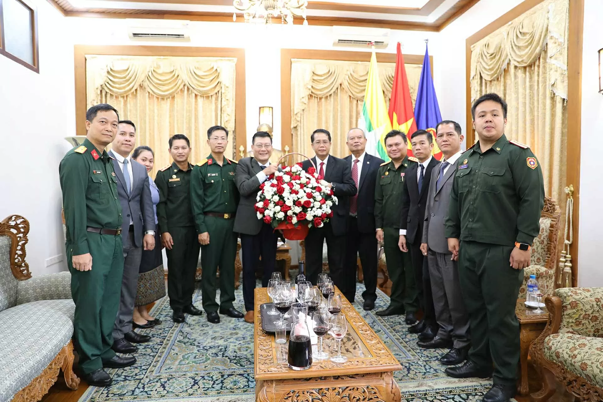 Đại sứ quán Lào tại Myanmar chúc mừng 80 năm Quốc khánh Việt Nam Đại sứ quán Lào tại Myanmar chúc mừng 80 năm Quốc khánh Việt Nam