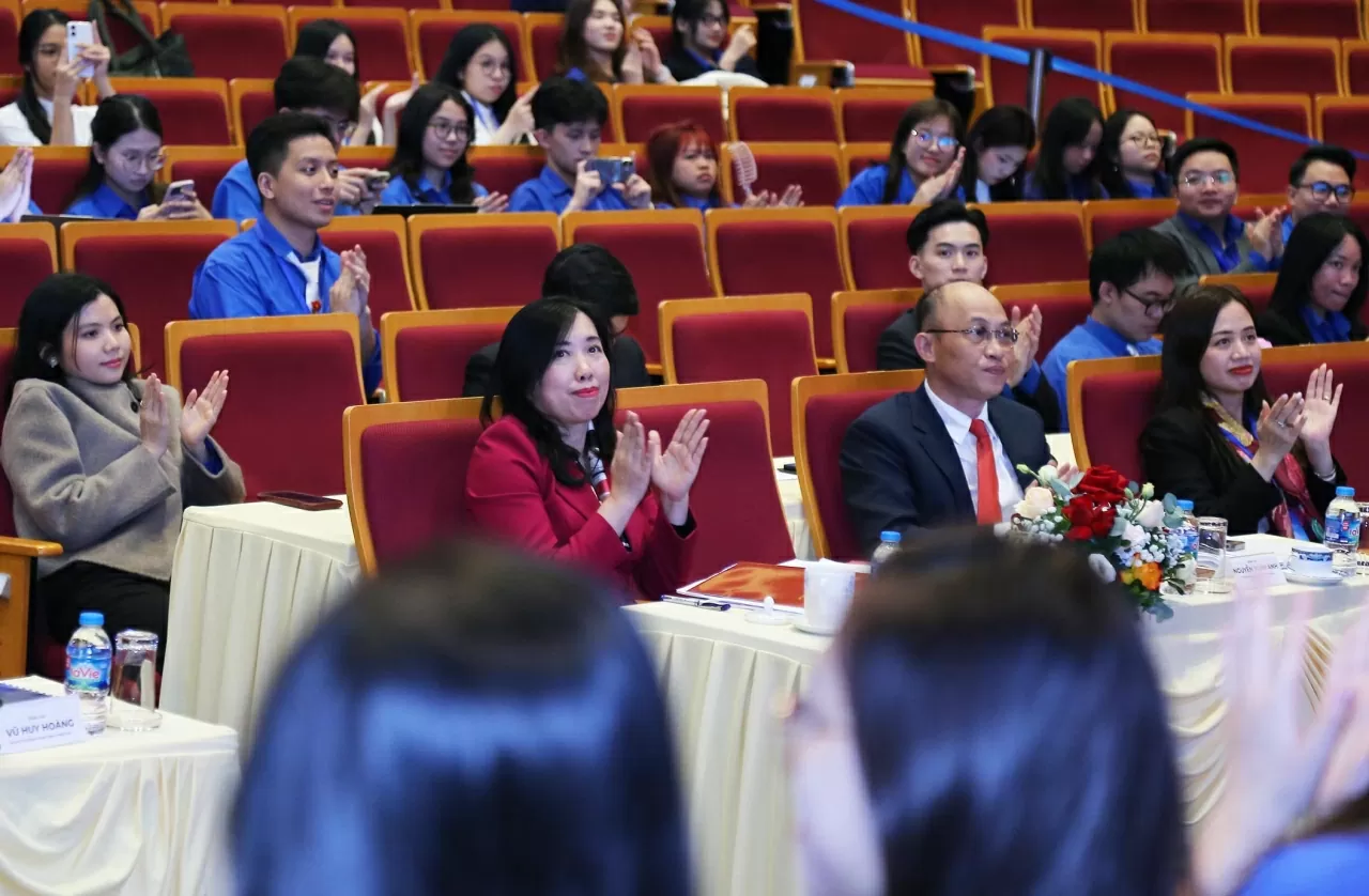 Đại hội có sự tham dự của đồng chí Lê Thị Thu Hằng, Ủy viên Ban Thường vụ Đảng ủy Bộ, Thứ trưởng Bộ Ngoại giao; đồng chí Nguyễn Xuân Ánh, Ủy viên Ban Thường vụ Đảng ủy Bộ, Chánh Văn phòng Đảng ủy - Đoàn thể Bộ Ngoại giao. (Ảnh: Thành Long) Đại hội có sự tham dự của đồng chí Lê Thị Thu Hằng, Ủy viên Ban Thường vụ Đảng ủy Bộ, Thứ trưởng Bộ Ngoại giao; đồng chí Nguyễn Xuân Ánh, Ủy viên Ban Thường vụ Đảng ủy Bộ, Chánh Văn phòng Đảng ủy - Đoàn thể Bộ Ngoại giao. (Ảnh: Thành Long)