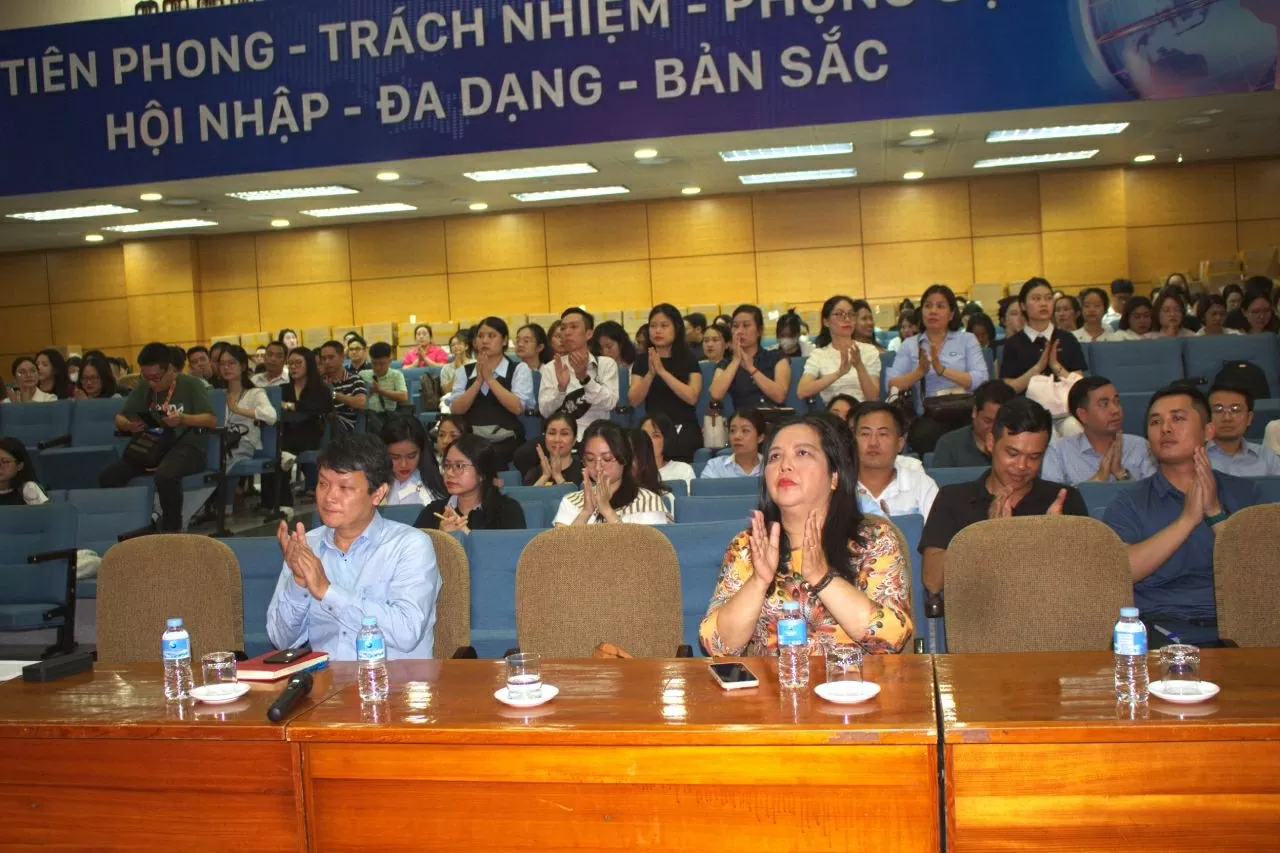 Đảng ủy Bộ Ngoại giao khai giảng lớp bồi dưỡng lý luận chính trị cho đảng viên mới và bồi dưỡng nhận thức về Đảng đợt I năm 2025 Đảng ủy Bộ Ngoại giao khai giảng lớp bồi dưỡng lý luận chính trị cho đảng viên mới và bồi dưỡng nhận thức về Đảng đợt I năm 2025