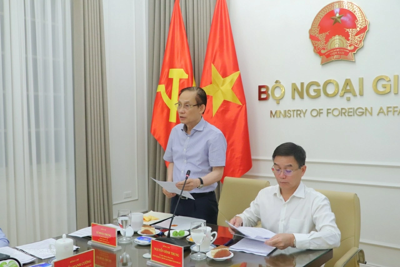 Bộ trưởng Ngoại giao Lê Hoài Trung làm việc với Ban Thường vụ Thành ủy Huế