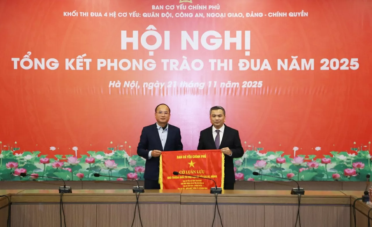 Cục Cơ yếu - Công nghệ thông tin Bộ Ngoại giao bàn giao nhiệm vụ Khối trưởng Khối thi đua năm 2026 cho Cục Cơ yếu Đảng - Chính quyền. (Ảnh: Thành Long)