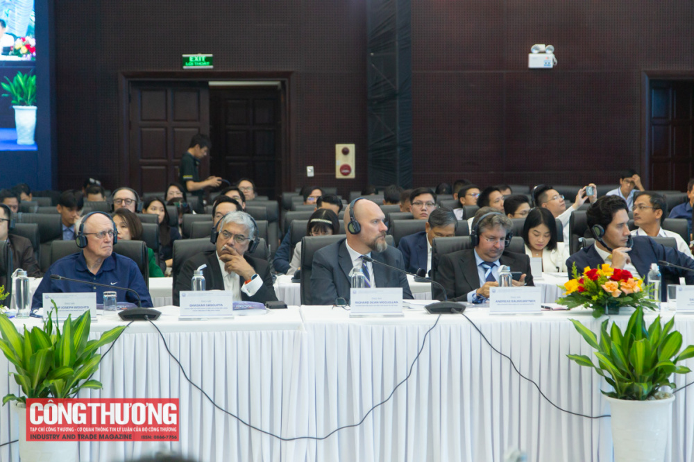 Các đại biểu tham dự chương trình