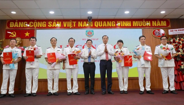 Ông Nguyễn Văn Hòa được bổ nhiệm làm Trưởng Thi hành án dân sự TP.HCM- Ảnh 2. Ông Nguyễn Văn Hòa được bổ nhiệm làm Trưởng Thi hành án dân sự TP.HCM- Ảnh 2.