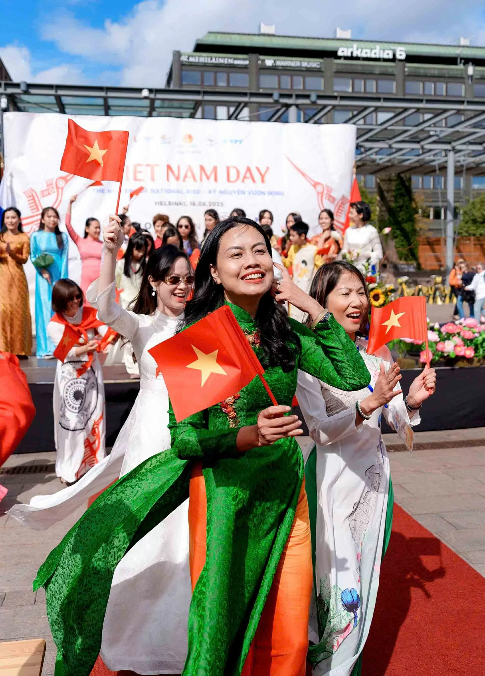 Ngày Việt Nam 2025 lần đầu tiên tại Phần Lan: Nhịp cầu thắt chặt tình hữu nghị giữa hai nước Ngày Việt Nam 2025 lần đầu tiên tại Phần Lan: Nhịp cầu thắt chặt tình hữu nghị giữa hai nước