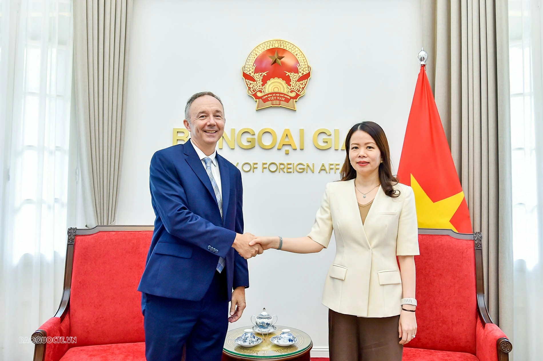 Thứ trưởng Ngoại giao Nguyễn Minh Hằng tiếp Chủ tịch Đại học Fulbright Việt Nam (FUV) Thứ trưởng Ngoại giao Nguyễn Minh Hằng tiếp Chủ tịch Đại học Fulbright Việt Nam