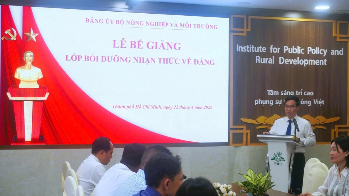 NGƯT.TS.Nguyễn Trung Đông, Bí thư Đảng ủy, Hiệu trưởng Trường Chính sách công và Phát triển nông thôn phát biểu chỉ đạo. Ảnh: NTCC.