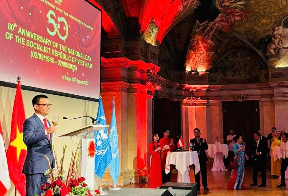 Kỷ niệm 80 năm Quốc khánh tại Áo: Tràn ngập sắc màu, âm thanh và văn hóa Kỷ niệm 80 năm Quốc khánh tại Áo: Tràn ngập sắc màu, âm thanh và văn hóa