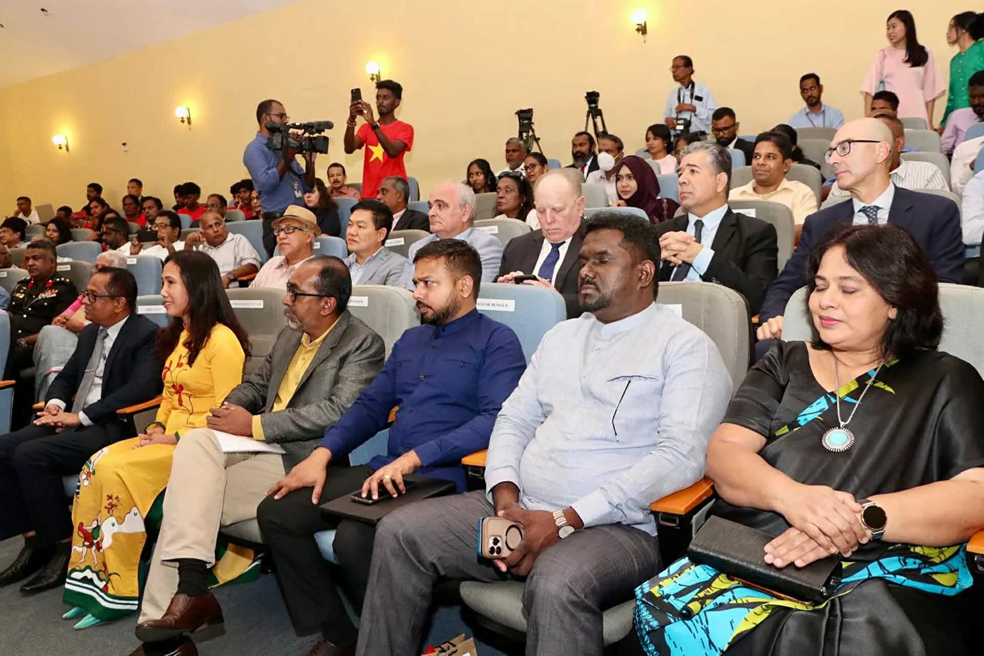 Khai mạc Tuần phim Việt Nam 2025 tại Colombo, Sri Lanka: Thắt chặt quan hệ hữu nghị, hợp tác văn hóa và giao lưu nhân dân Khai mạc Tuần phim Việt Nam 2025 tại Colombo, Sri Lanka: Thắt chặt quan hệ hữu nghị, hợp tác văn hóa và giao lưu nhân dân