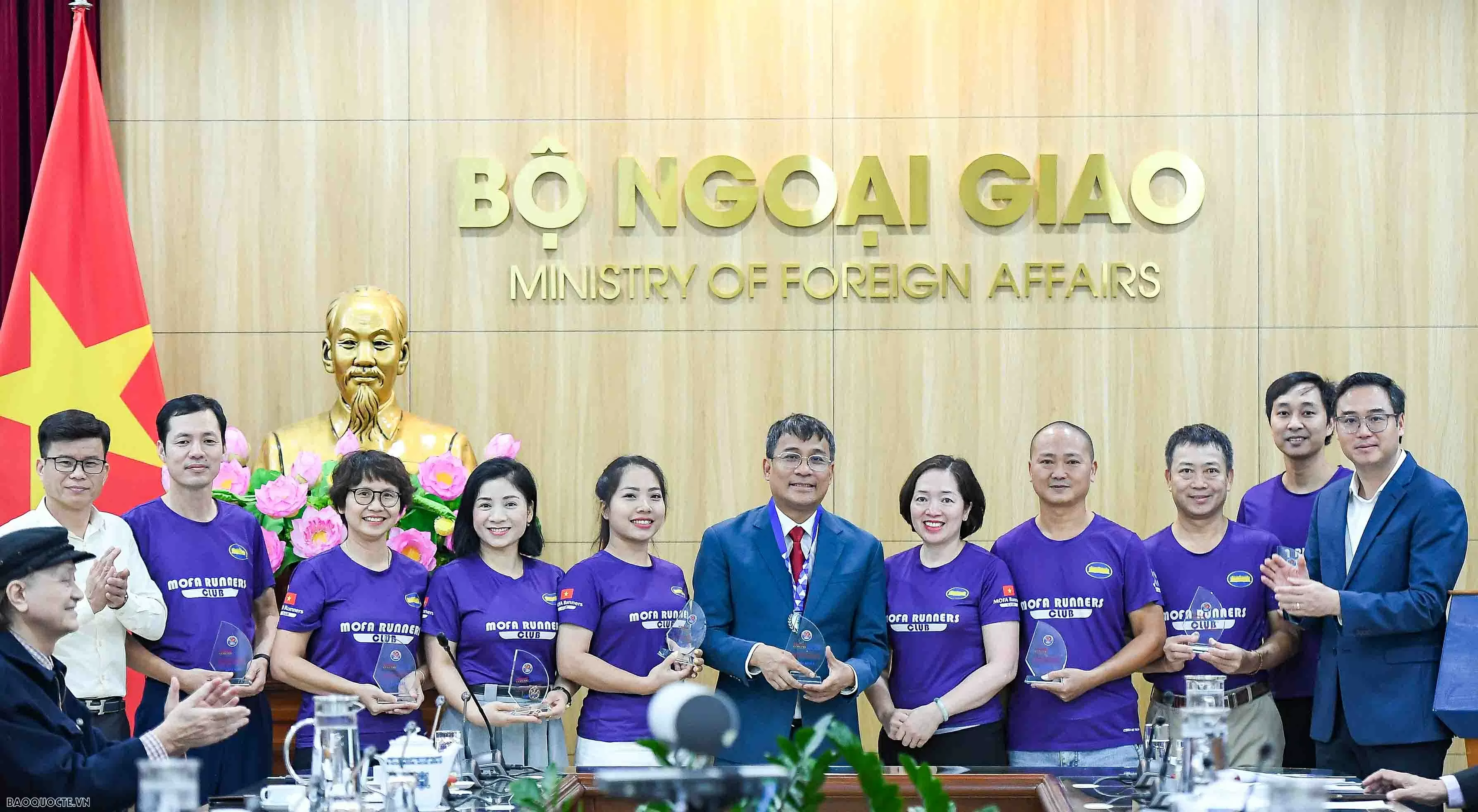 Trao giải cuộc thi sáng tác ca khúc ngành Ngoại giao và các cuộc thi phong trào nhân kỷ niệm 80 năm thành lập Ngành Trao giải cuộc thi sáng tác ca khúc ngành Ngoại giao và các cuộc thi phong trào nhân kỷ niệm 80 năm thành lập Ngành