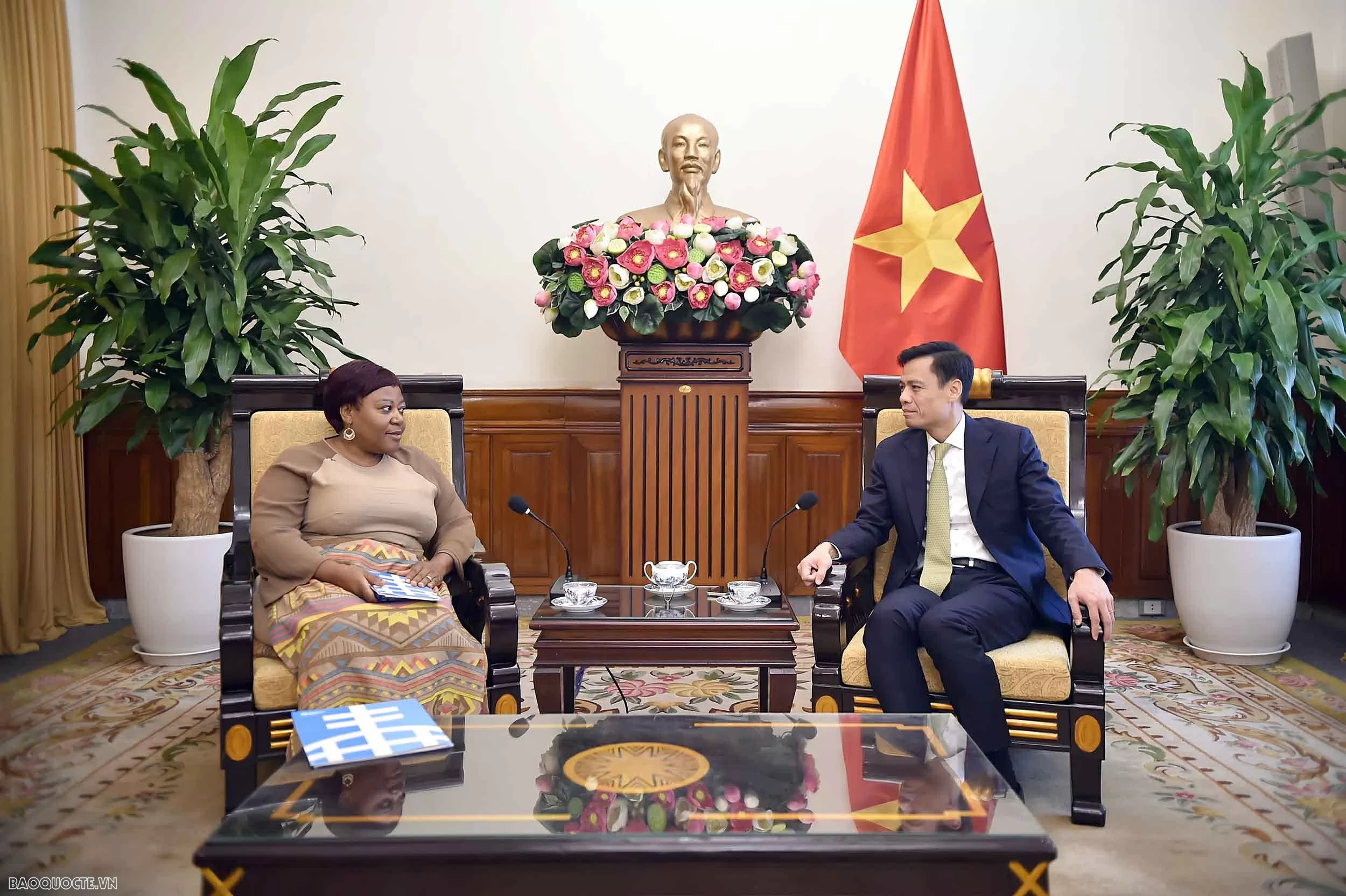 Việt Nam coi bình đẳng giới là trọng tâm trong chiến lược phát triển Việt Nam coi bình đẳng giới là trọng tâm trong chiến lược phát triển