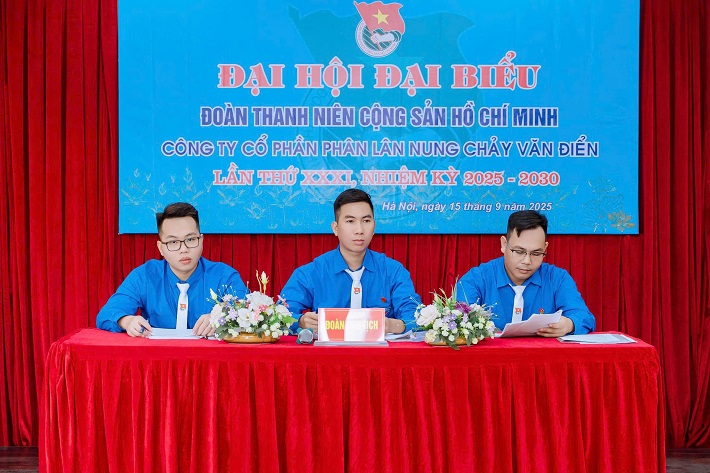 đoàn chủ tịch đại hội