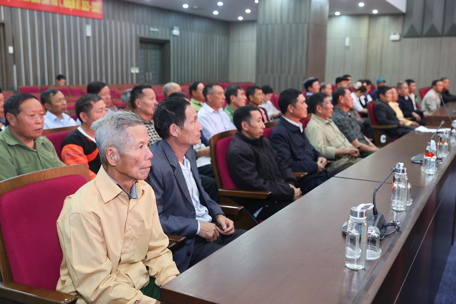 Nhiều tấm gương Người có uy tín của tỉnh Sơn La về làm kinh tế giỏi, giữ gìn an ninh trật tự và là hình mẫu để người dân noi theo. Nhiều tấm gương Người có uy tín của tỉnh Sơn La về làm kinh tế giỏi, giữ gìn an ninh trật tự và là hình mẫu để người dân noi theo.