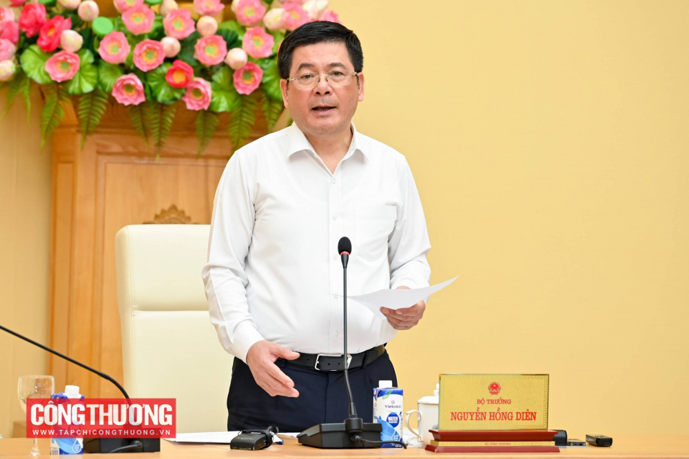 Để triển khai áp dụng sớm cơ chế giá điện hai thành phần một cách hiệu quả, đáp ứng yêu cầu mới, Bộ trưởng chỉ đạo các Cục Điện lực, EVN và các Tổng công ty Điện lực triển khai 5 nhiệm vụ trọng tâm trong thời gian tới.
