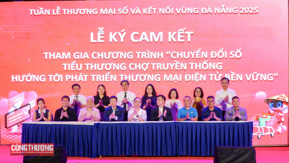 ễ ký cam kết tham gia Chương trình “Chuyển đổi số tiểu thương chợ truyền thống hướng tới phát triển thương mại điện tử bền vững”.