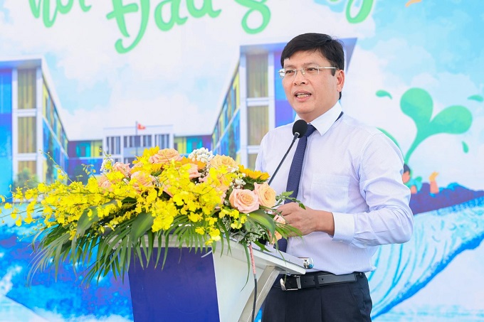 Ông Mai Văn Hà, Giám đốc Công ty Thép Hòa Phát Dung Quất chia sẻ, thông qua trường Tiểu học Bình Đông, Công ty mong muốn mang đến cho thế hệ tương lai một môi trường học tập chất lượng cao