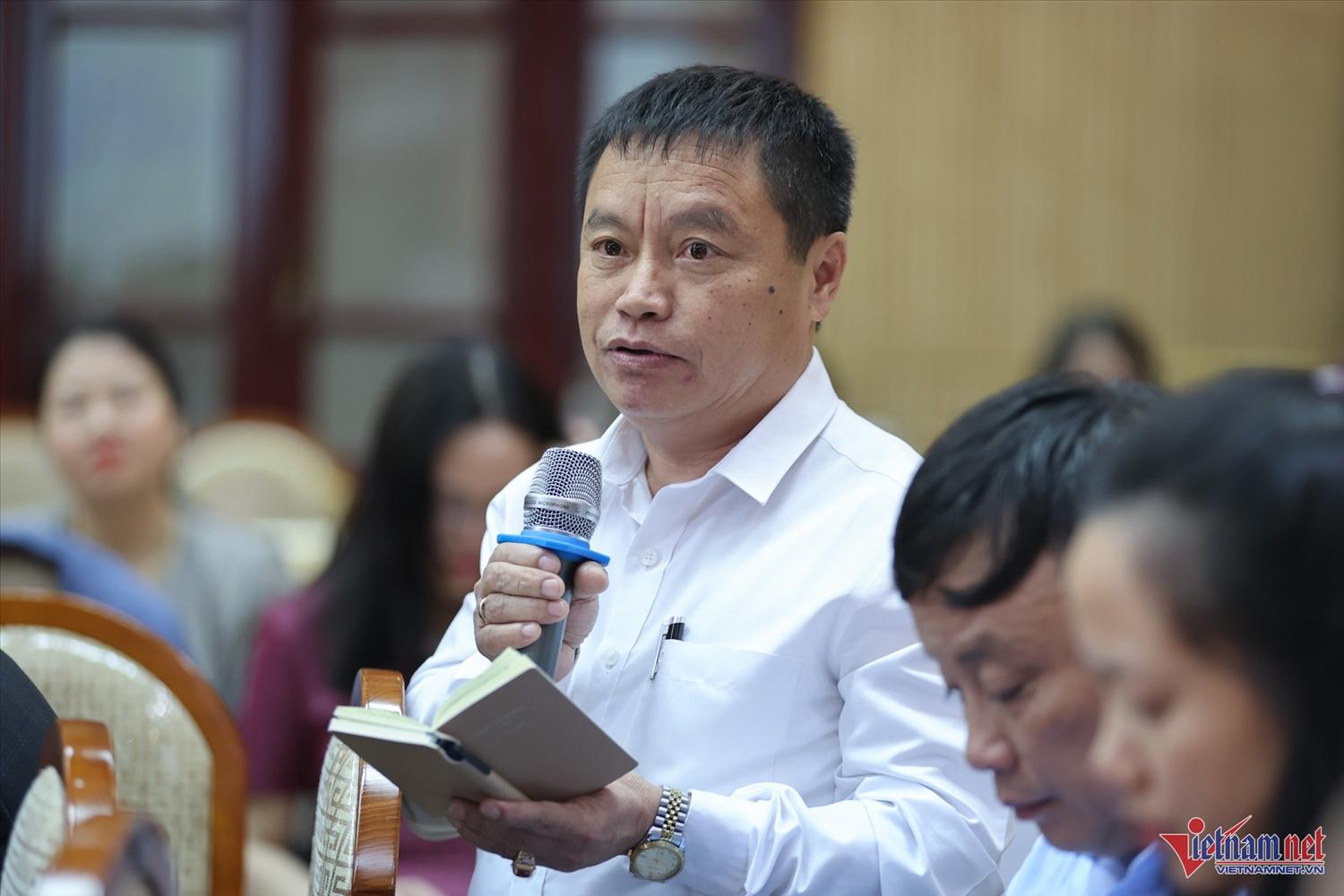 Phó Giám đốc Sở Dân tộc và Tôn giáo tỉnh Sơn La Sùng A Giao phát biểu tại hội nghị