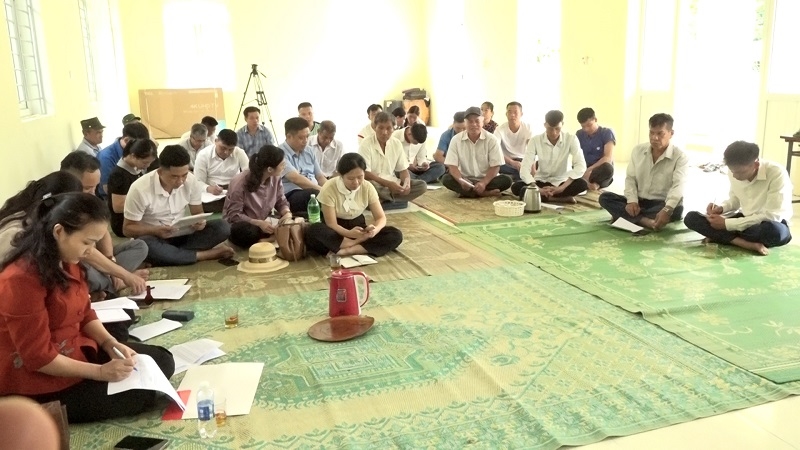 Với sự vào cuộc của cả hệ thống chính trị và vai trò nòng cốt của già làng, trưởng bản, Người có uy tín, xã Quan Sơn đang triển khai hiệu quả công tác vận động, tuyên truyền pháp luật tới Nhân dân. Với sự vào cuộc của cả hệ thống chính trị và vai trò nòng cốt của già làng, trưởng bản, Người có uy tín, xã Quan Sơn đang triển khai hiệu quả công tác vận động, tuyên truyền pháp luật tới Nhân dân.