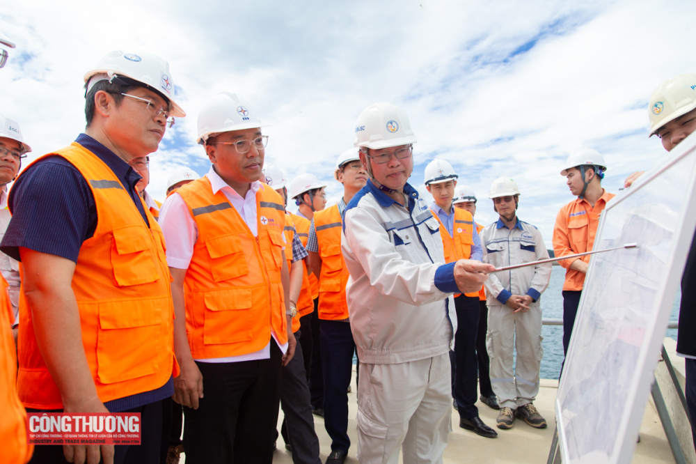 Thứ trưởng thăm Cảng