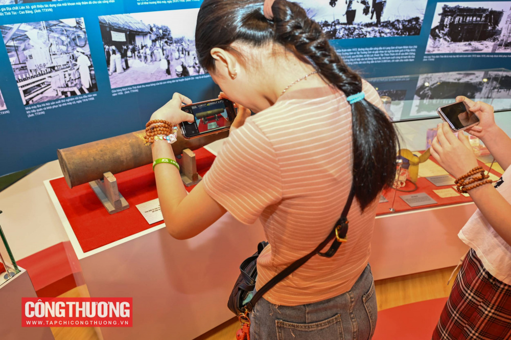 Đạn pháo 100 mm của đơn vị cao xạ bảo vệ khu Gang thép Thái Nguyên đã bắn rơi chiếc máy bay Mỹ thứ 1.000 trên bầu trời miền Bắc