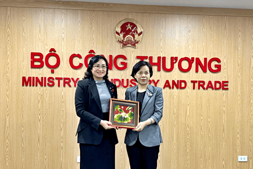 Thứ trưởng Bộ Công Thương Phan Thị Thắng tiếp và làm việc với Phó Tỉnh trưởng Chính quyền nhân dân tỉnh Hà Nam (Trung Quốc)