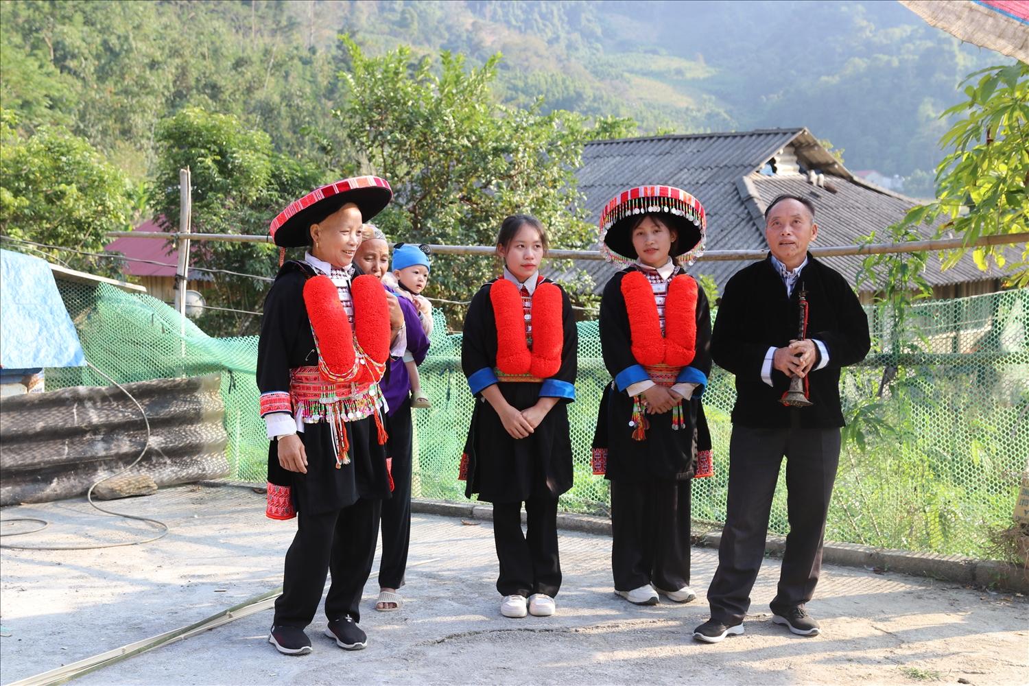 Lạng Sơn có trên 50 CLB dân ca, tỉnh Lạng Sơn tiếp tục xây dựng các tour, tuyến gắn với hoạt động của đội văn nghệ tại các điểm du lịch, thu hút du khách đến với Lạng Sơn Lạng Sơn có trên 50 CLB dân ca và xây dựng nhiều tour, tuyến gắn với hoạt động của đội văn nghệ tại các điểm du lịch, thu hút du khách đến với Lạng Sơn