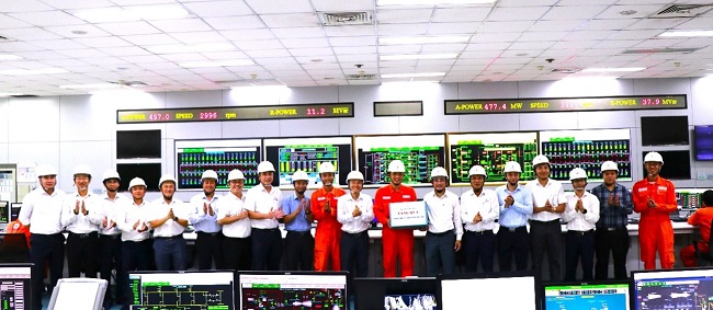 Đoàn công tác EVNGENCO3 tặng quà, thăm hỏi lực lượng trực vận hành tại nhà máy