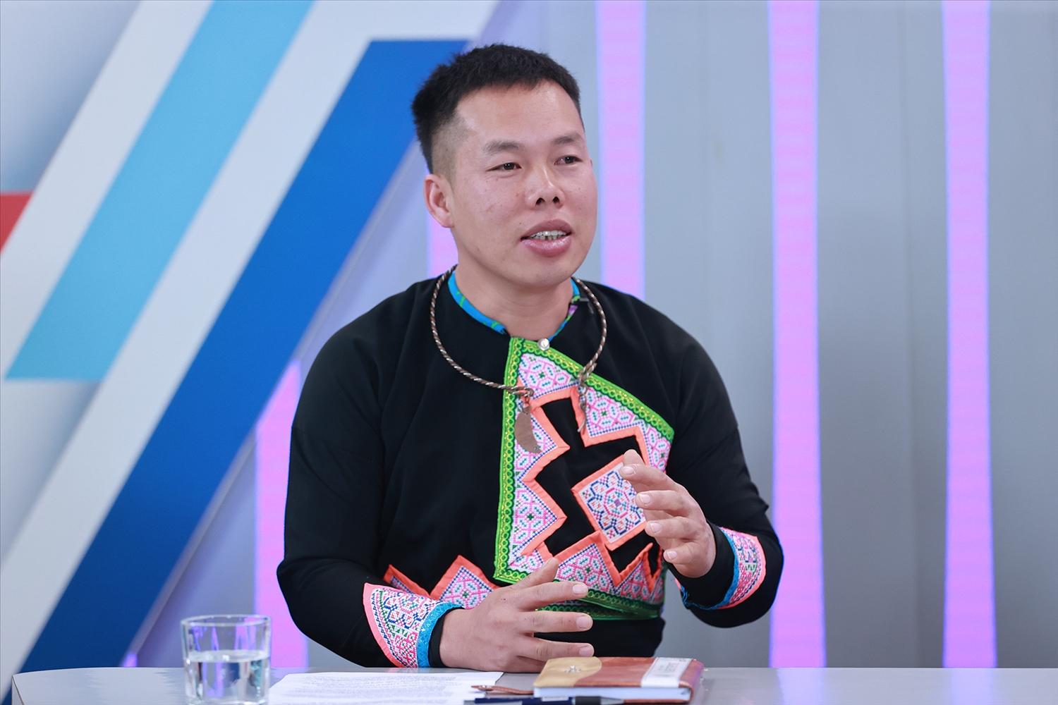 Vừ A Ly, dân tộc Mông, sinh sống tại bản Hang Trùng, xã Vân Hồ, tỉnh Sơn La