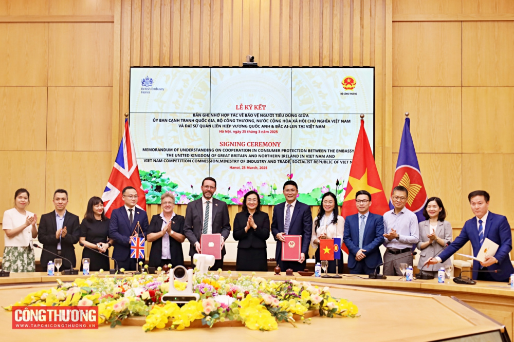 Bản ghi nhớ hợp tác về bảo vệ người tiêu dùng giữa Ủy ban Cạnh tranh Quốc gia Việt Nam, Bộ Công Thương và Đại sứ quán Vương quốc Anh sẽ giúp hai bên tăng cường hợp tác nâng cao kiến thức và năng lực thực thi pháp luật bảo vệ người tiêu dùng ở cả thị trường truyền thống và thương mại điện tử