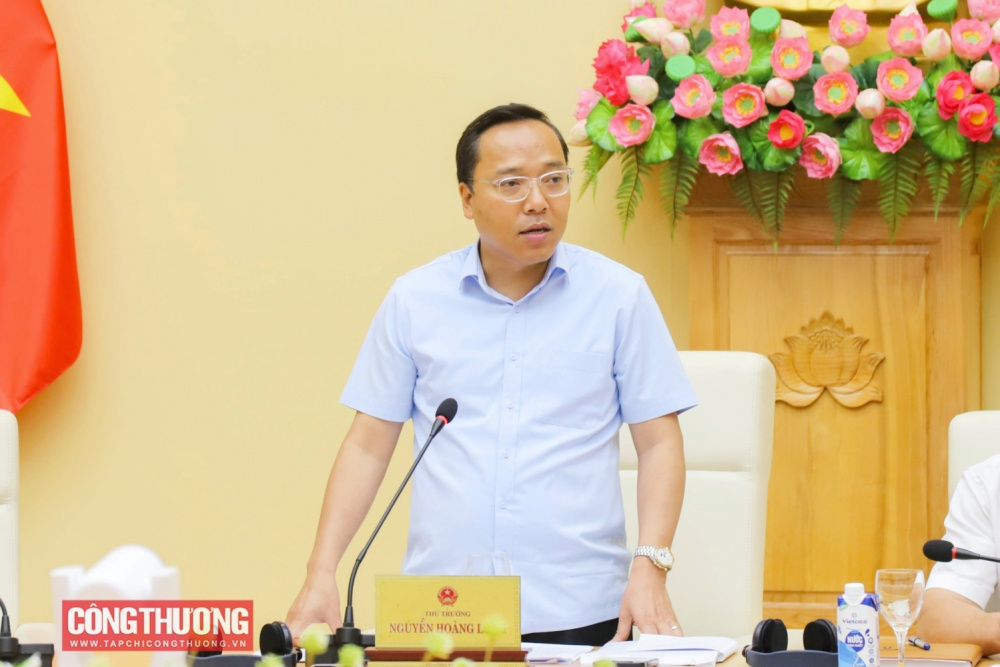 Thứ trưởng Nguyễn Hoàng Logn