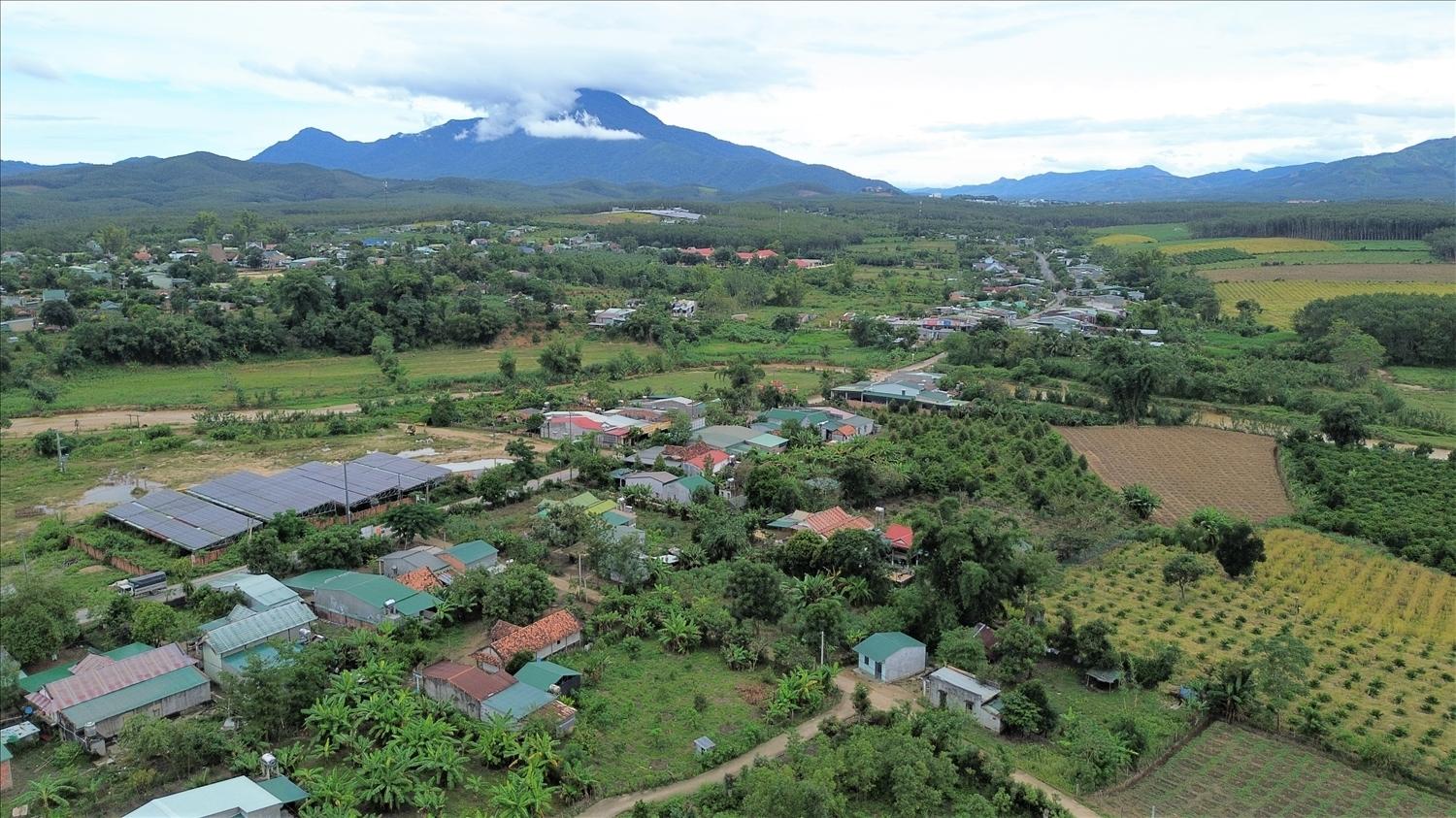 Vùng đồng bào DTTS xã Ya Ly đang từng ngày đổi thay, trong đó có sự đóng góp rất lớn của đội ngũ đảng viên. (Ảnh: Ngọc Chí) Vùng đồng bào DTTS xã Ya Ly đang từng ngày đổi thay, trong đó có sự đóng góp rất lớn của đội ngũ đảng viên. (Ảnh: Ngọc Chí)