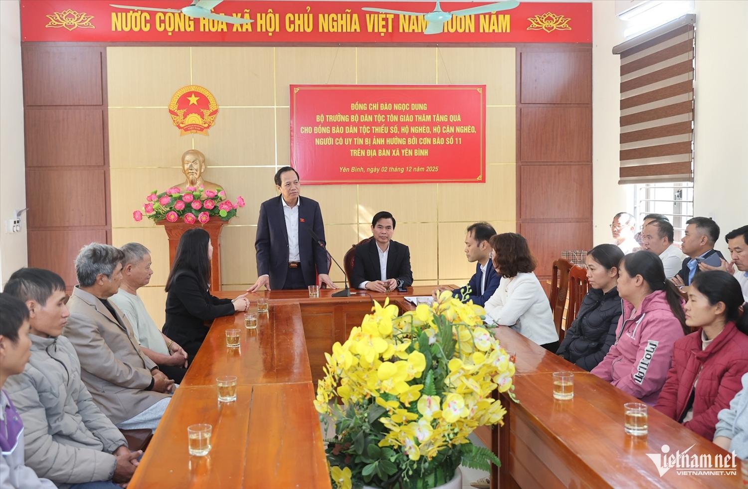 Bộ trưởng Đào Ngọc Dung thăm hỏi, động viên Đảng bộ, chính quyền và nhân dân tỉnh Lạng Sơn nói chung, xã Yên Bình nói riêng nỗ lực vượt qua khó khăn, phát triển vươn lên. Ảnh: Lê Anh Dũng Bộ trưởng Đào Ngọc Dung thăm hỏi, động viên Đảng bộ, chính quyền và nhân dân tỉnh Lạng Sơn nói chung, xã Yên Bình nói riêng nỗ lực vượt qua khó khăn, phát triển vươn lên. Ảnh: Lê Anh Dũng