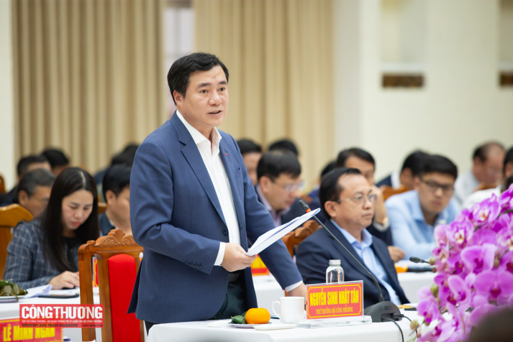 Thứ trưởng Tân