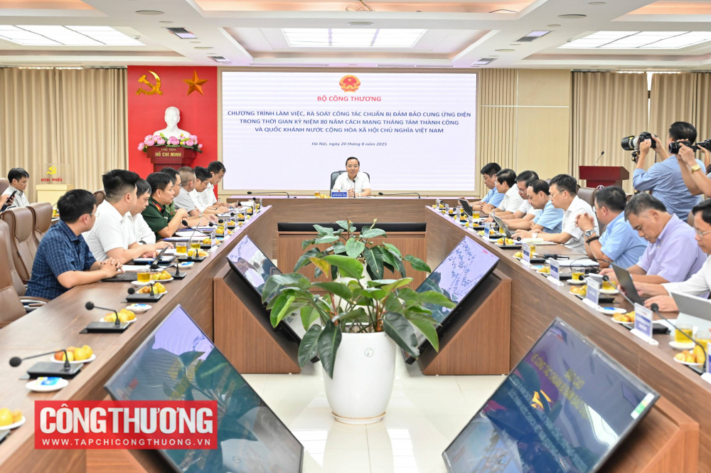 Đoàn công tác của Bộ Công Thương do Thứ trưởng Nguyễn Hoàng Long làm trưởng đoàn làm việc với Tổng Công ty Điện lực Thành phố Hà Nội (EVNHANOI) và các đơn vị về công tác chuẩn bị bảo đảm cung cấp điện trong thời gian kỷ niệm 80 năm Cách mạng tháng Tám thành công 19/8 và Quốc khánh nước Cộng hòa xã hội chủ nghĩa Việt Nam 2/9.