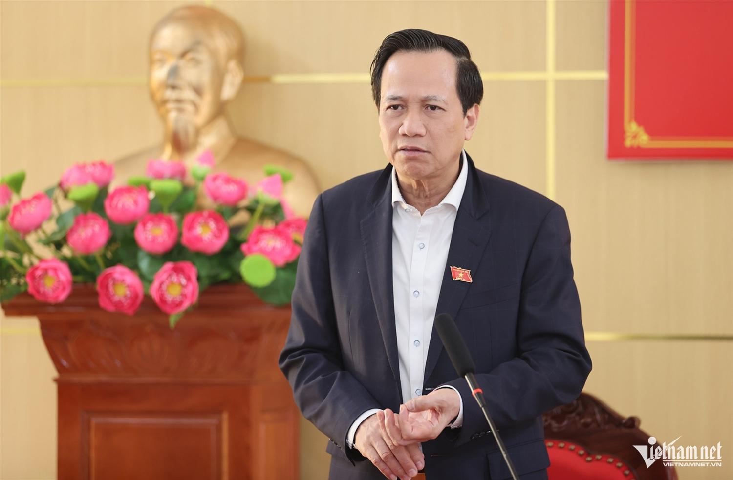 Bộ trưởng Đào Ngọc Dung lưu ý cùng với việc khôi phục lại hạ tầng giao thông, các công trình thiết yếu, tỉnh Lạng Sơn cần đảm bảo sinh kế cho người dân, nhất là việc làm, nguồn thu nhập, tuyệt đối không để người dân thiếu đói. Ảnh: Lê Anh Dũng Bộ trưởng Đào Ngọc Dung lưu ý cùng với việc khôi phục lại hạ tầng giao thông, các công trình thiết yếu, tỉnh Lạng Sơn cần đảm bảo sinh kế cho người dân, nhất là việc làm, nguồn thu nhập, tuyệt đối không để người dân thiếu đói. Ảnh: Lê Anh Dũng