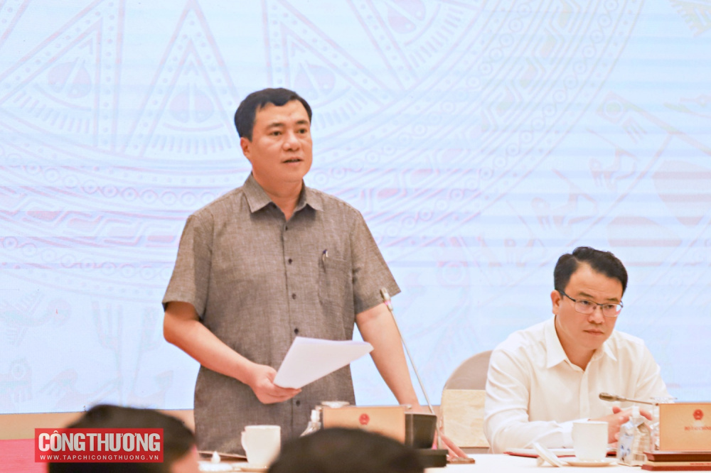 Thứ trưởng Nguyễn Sinh Nhật Tân