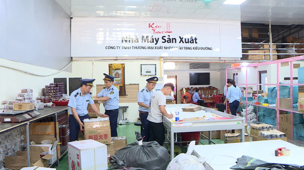 Công tác Quản lý thị trường đóng vai trò then chốt như một “tuyến phòng vệ sống còn” trước những thách thức ngày càng phức tạp như hàng giả, gian lận thương mại và xâm phạm quyền sở hữu trí tuệ