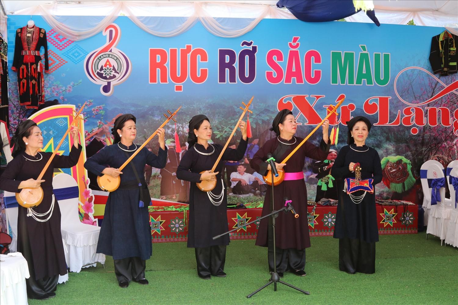 Các câu lạc bộ văn hoá dân gian được thành lập đã tạo điểm nhấn trong phát triển du lịch ở Lạng Sơn Các câu lạc bộ văn hoá dân gian được thành lập đã tạo điểm nhấn trong phát triển du lịch ở Lạng Sơn