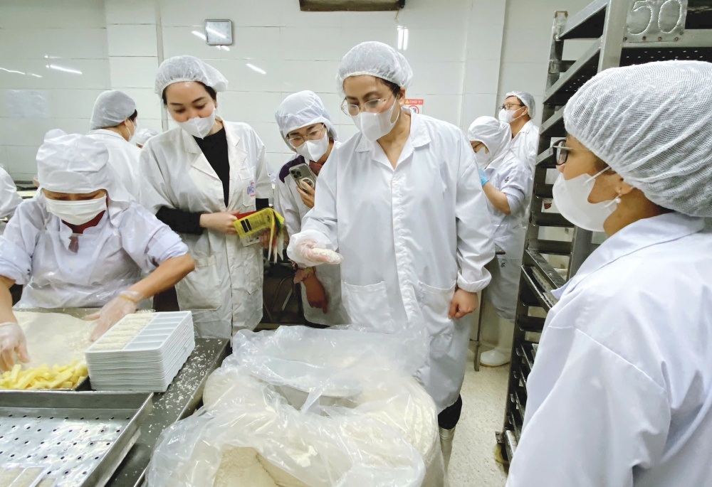 Sở Công Thương các tỉnh, thành phố trực thuộc Trung ương chủ động, tích cực tham gia công tác đấu tranh chống buôn lậu, gian lận thương mại, hàng giả và xâm phạm quyền sở hữu trí tuệ; tổ chức các đợt kiểm tra cao điểm và duy trì kiểm tra thường xuyên, bảo đảm rõ trách nhiệm và phù hợp với phân cấp quản lý giữa hai cấp; tập trung kiểm tra trên diện rộng đối với các mặt hàng có sức tiêu thụ lớn, nguy cơ bị làm giả cao như dầu thực vật, sữa bột và các thực phẩm thuộc phạm vi quản lý của Bộ Công Thương