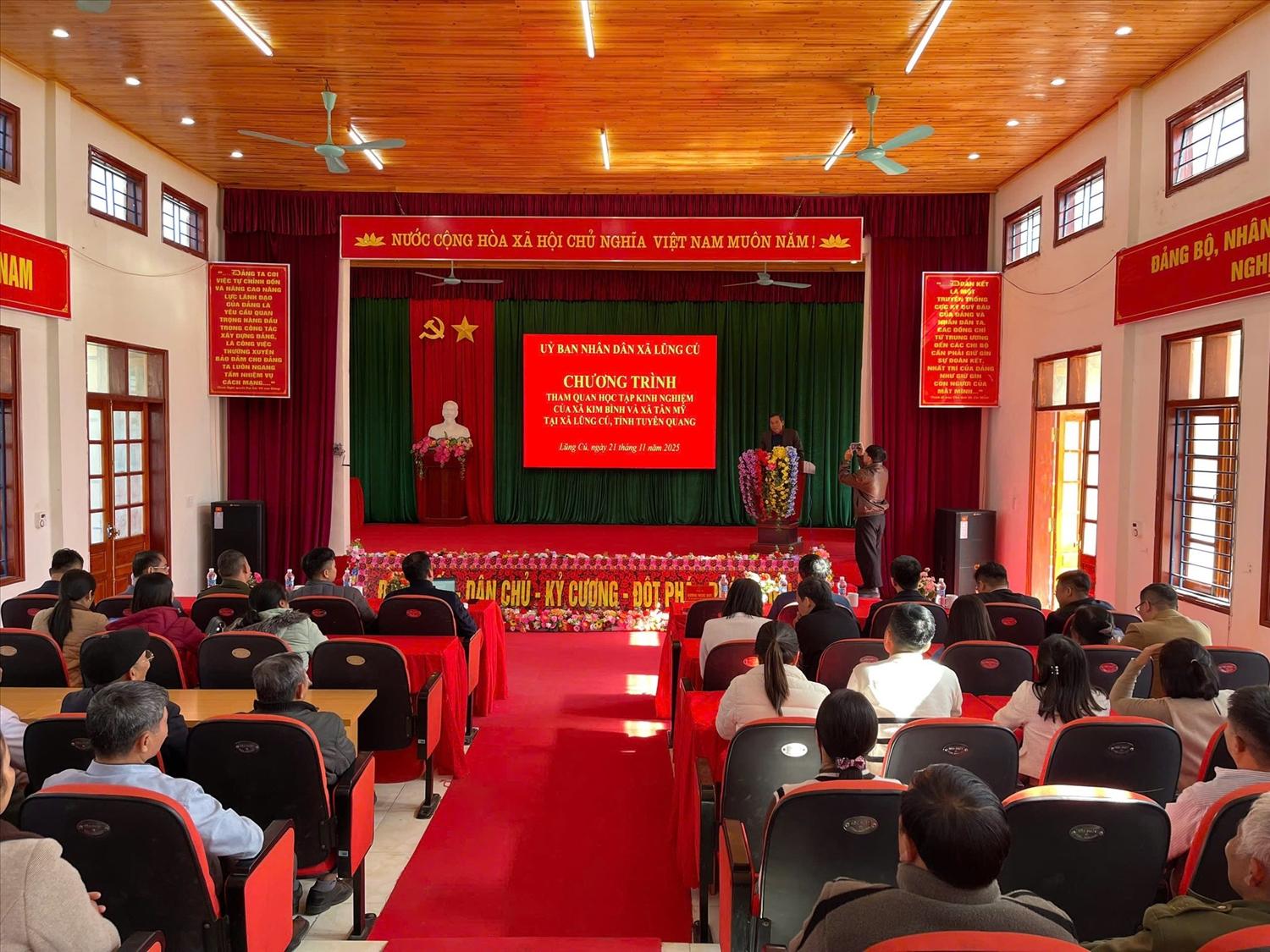 Quang cảnh lớp tập huấn học tập kinh nghiệm tại xã Lũng Cú, tỉnh Tuyên Quang Quang cảnh lớp tập huấn học tập kinh nghiệm tại xã Lũng Cú, tỉnh Tuyên Quang