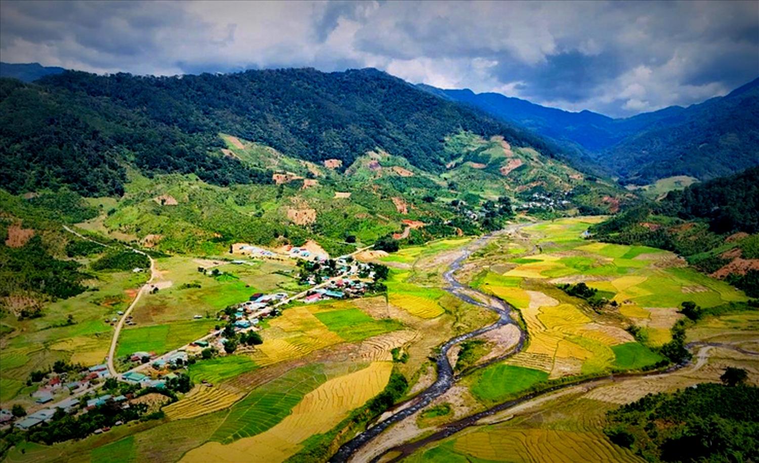Một góc xã Xốp, nơi có làng Xốp Dùi mới bên dòng Đăk Nôn hiền hòa. 