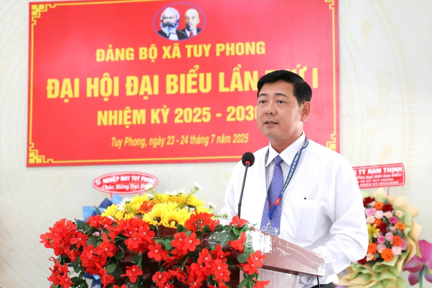 Phó Chủ tịch Thường trực HĐND tỉnh Lâm Đồng Tiêu Hồng Phúc phát biểu chỉ đạo tại Đại hội đại biểu Đảng bộ xã Tuy Phong lần thứ nhất, nhiệm kỳ 2025 – 2030 tổ chức ngày 24/7. Phó Chủ tịch Thường trực HĐND tỉnh Lâm Đồng Tiêu Hồng Phúc phát biểu chỉ đạo tại Đại hội đại biểu Đảng bộ xã Tuy Phong lần thứ nhất, nhiệm kỳ 2025 – 2030 tổ chức ngày 24/7.