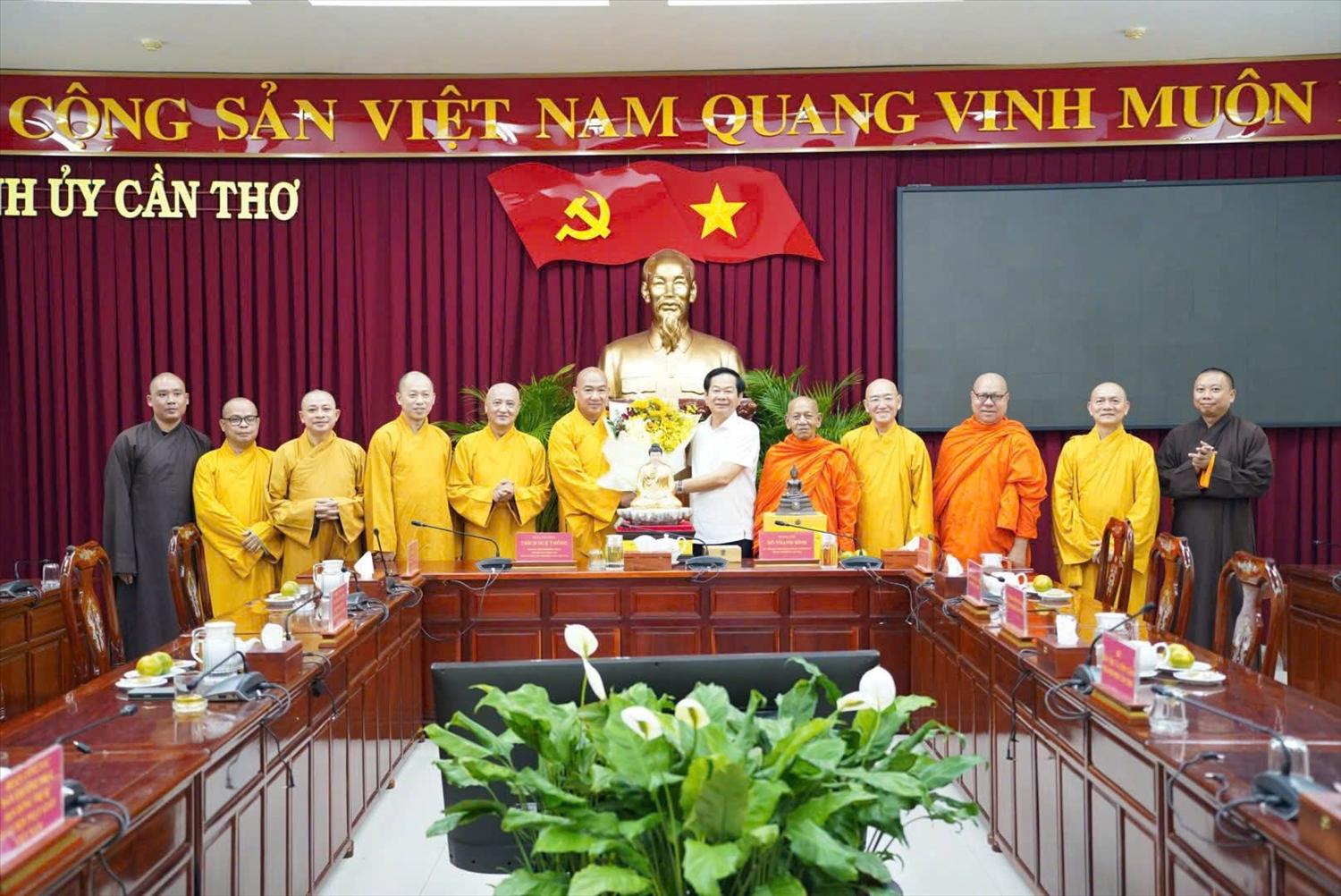 Bí thư Thành ủy Cần Thơ Đỗ Thanh Bình tiếp đoàn chư tôn đức Trung ương Giáo hội Phật giáo Việt Nam Bí thư Thành ủy Cần Thơ Đỗ Thanh Bình tiếp đoàn chư tôn đức Trung ương Giáo hội Phật giáo Việt Nam