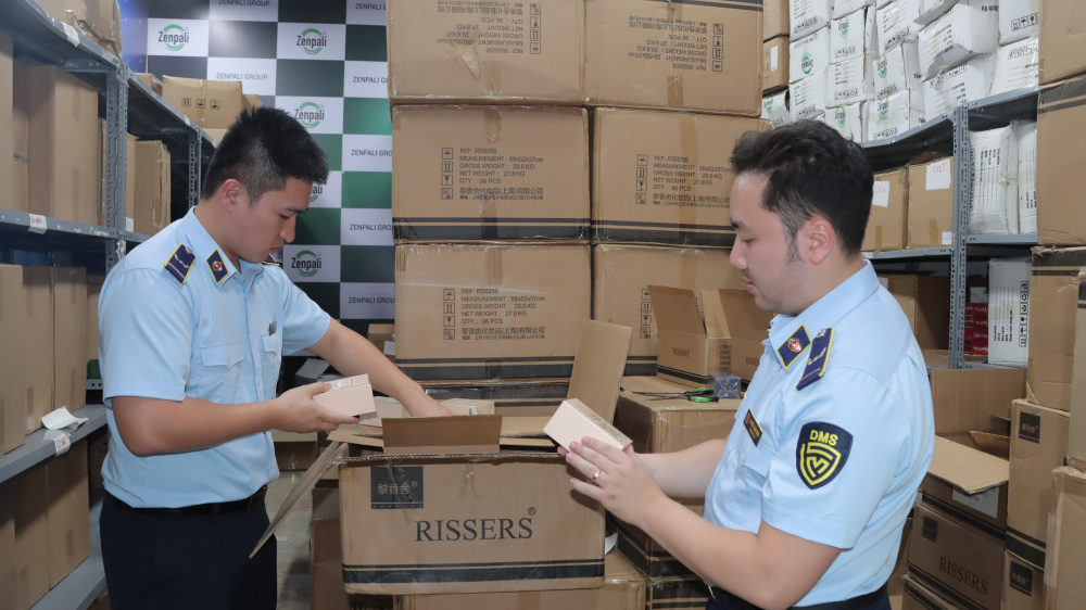 Công tác Quản lý thị trường đóng vai trò then chốt như một “tuyến phòng vệ sống còn” trước những thách thức ngày càng phức tạp như hàng giả, gian lận thương mại và xâm phạm quyền sở hữu trí tuệ