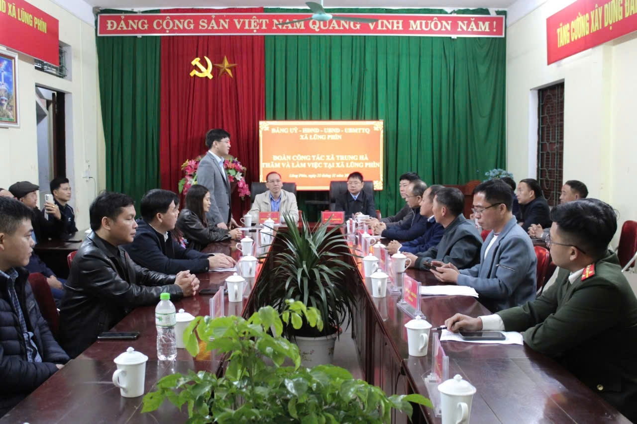 Đoàn công tác xã Trung Hà thăm và làm việc tại xã Lũng Phìn, tỉnh Tuyên Quang Đoàn công tác xã Trung Hà thăm và làm việc tại xã Lũng Phìn, tỉnh Tuyên Quang