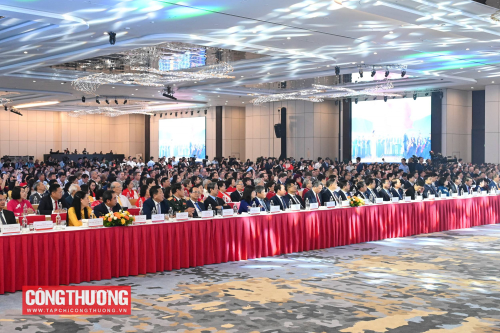 Tổng Bí thư Tô Lâm, Thủ tướng Chính phủ Phạm Minh Chính, Chủ tịch Quốc hội Trần Thanh Mẫn cùng các đại biểu đến dự khai mạc Triển lãm “80 năm Hành trình Độc lập - Tự do - Hạnh phúc” - Ảnh: VGP