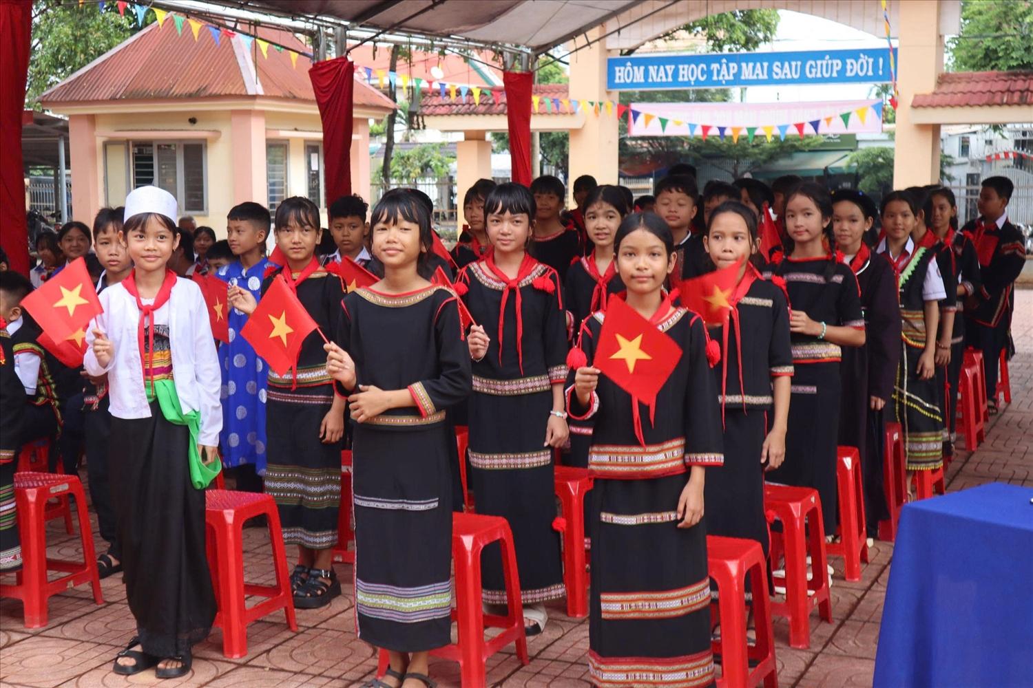 Học sinh Trường phổ thông Dân tộc nội trú THCS Buôn Ma Thuột khai giảm năm học mới 2025-2026 Học sinh Trường phổ thông Dân tộc nội trú THCS Buôn Ma Thuột khai giảng năm học mới 2025-2026