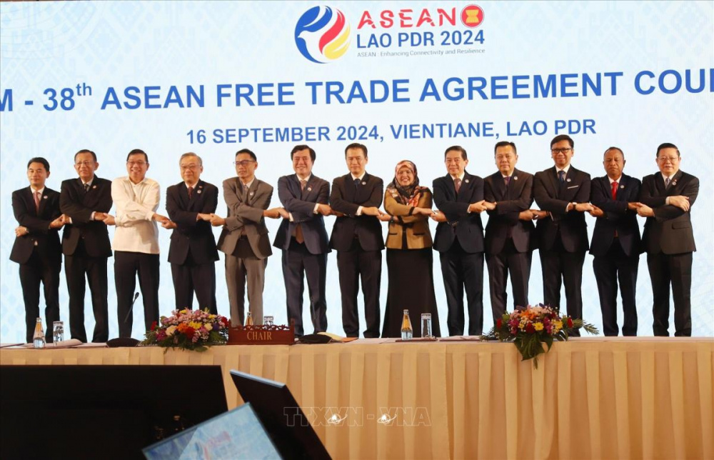 thứ trưởng Tân