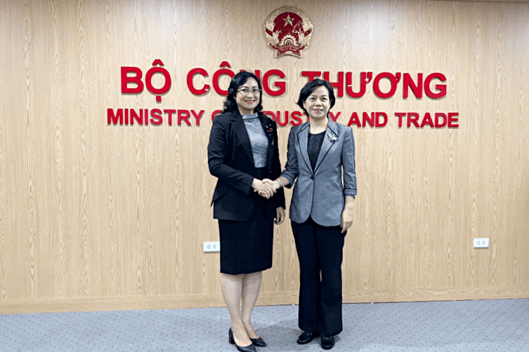 Thứ trưởng Bộ Công Thương Phan Thị Thắng tiếp và làm việc với Phó Tỉnh trưởng Chính quyền nhân dân tỉnh Hà Nam (Trung Quốc)