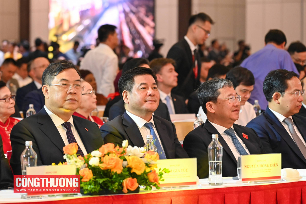 Bộ trưởng Bộ Công Thương Nguyễn Hồng Diên tham dự Lễ khai mạc